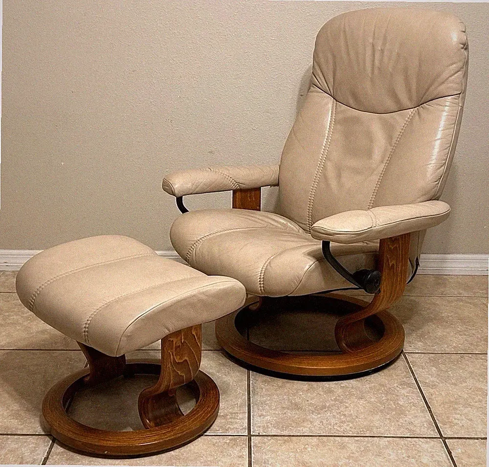 Ekornes Stressless ‘Consul’ Leather Recliner Chair & Ottoman Medium Norway