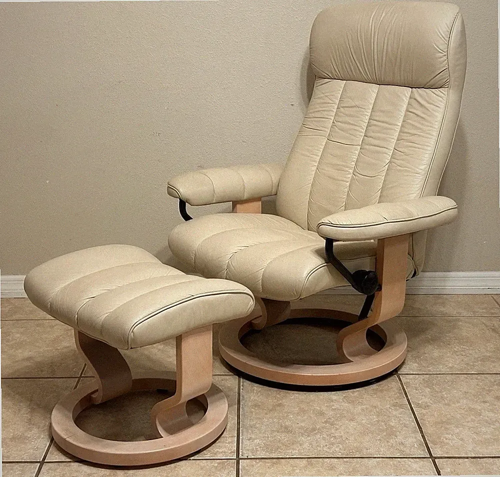 Ekornes Stressless ‘King Plus’ Recliner Chair & Ottoman Large Norway Furniture