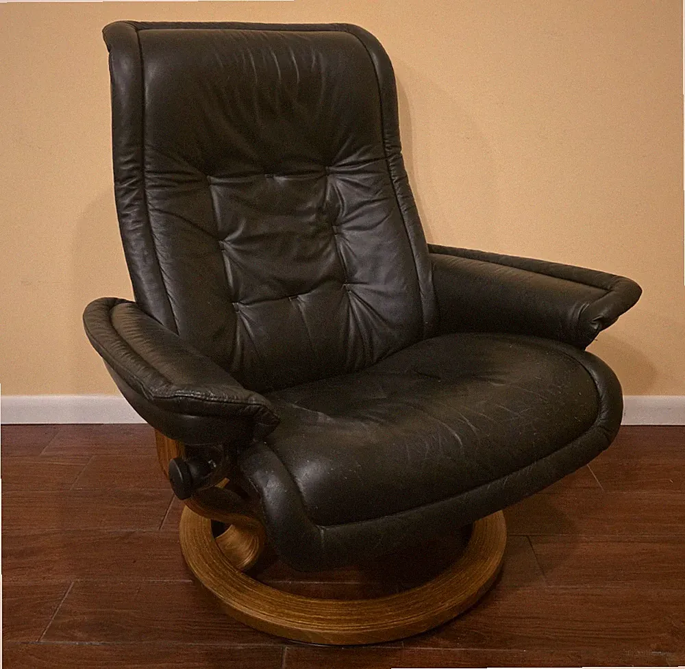Ekornes Stressless Large "Royal" Black Paloma Leather Swivel Recliner