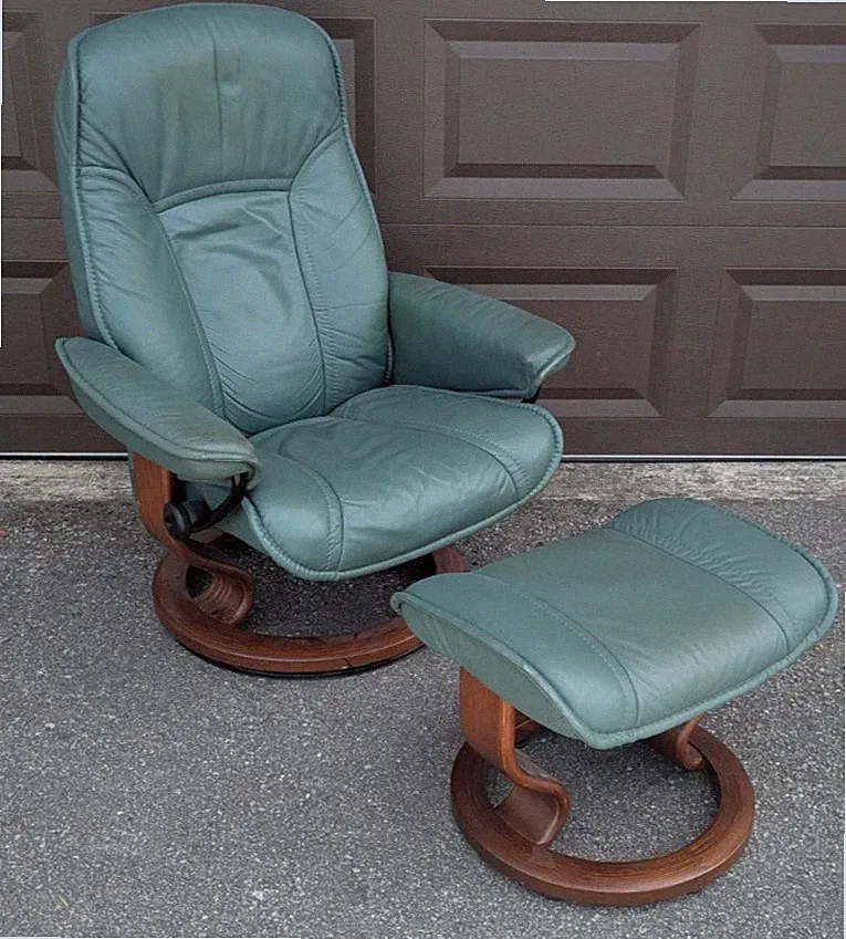 Ekornes Stressless Medium Green "Senator" Leather Recliner Chair & Ottoman