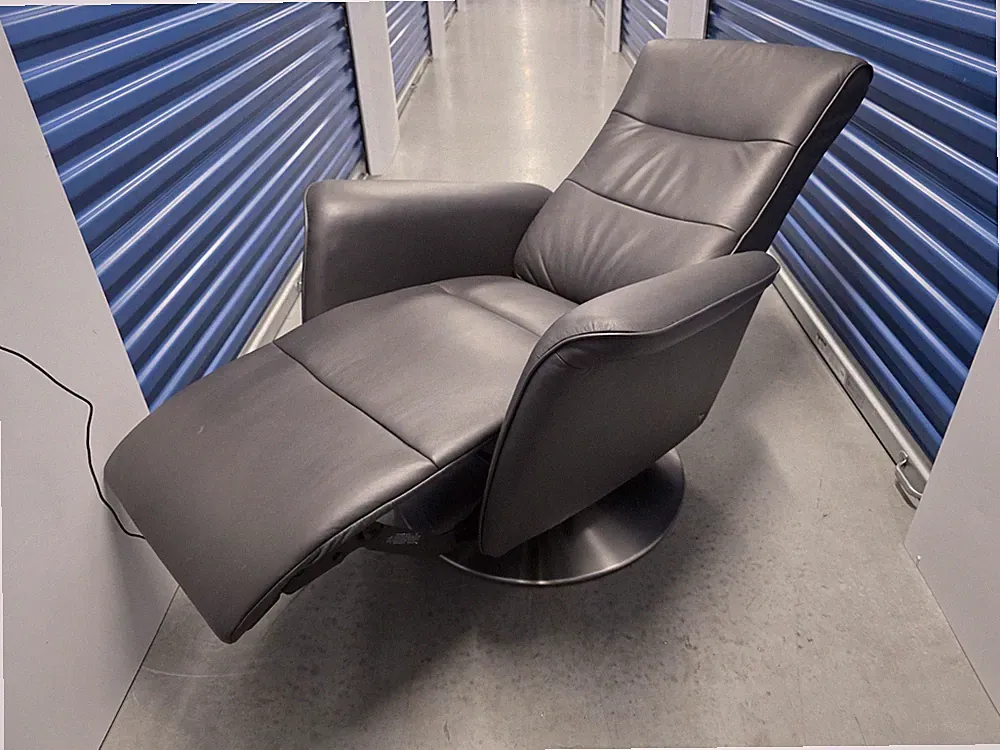 Ekornes Stressless Medium Silver Grey Leather "Mike" Swivel Power Recliner MCM