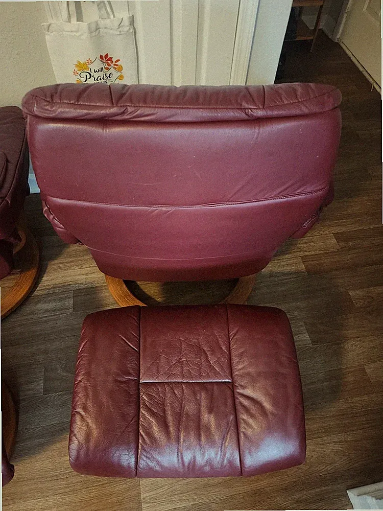 Stressless Manual Recliners with Ottoman